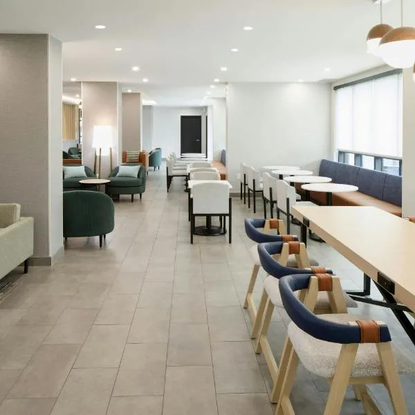 TownePlace Suites by Marriott Montreal Airport，位于多瓦尔的酒店