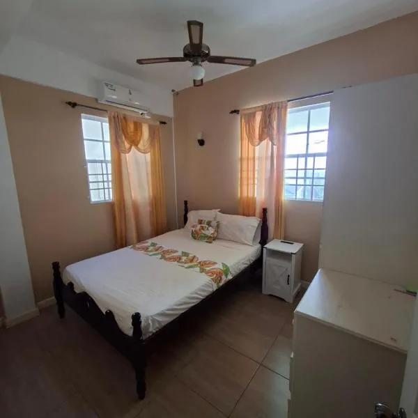 Lovely and cozy 2 bedroom apt with oceanic view,位于Roger的酒店