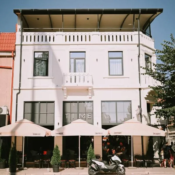 Golden Guesthouse，位于Resen的酒店