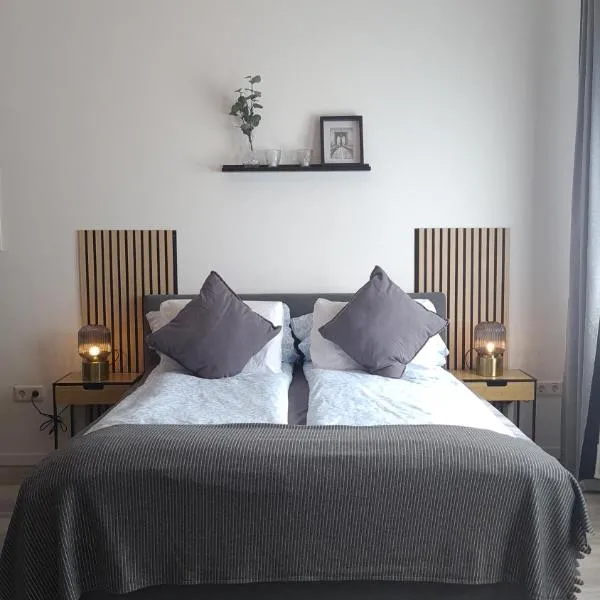 Apartmenthaus Çelik Bielefeld Süd Senne Parkplatz 24h Self Check In，位于比勒费尔德的酒店
