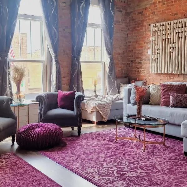 Boutique 2BR Loft, Soaking Tub & Fireplace by Cross-Key Vacation Rentals，位于米勒斯堡的酒店