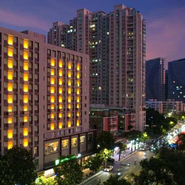汕头中心智选假日酒店,位于汕头的酒店