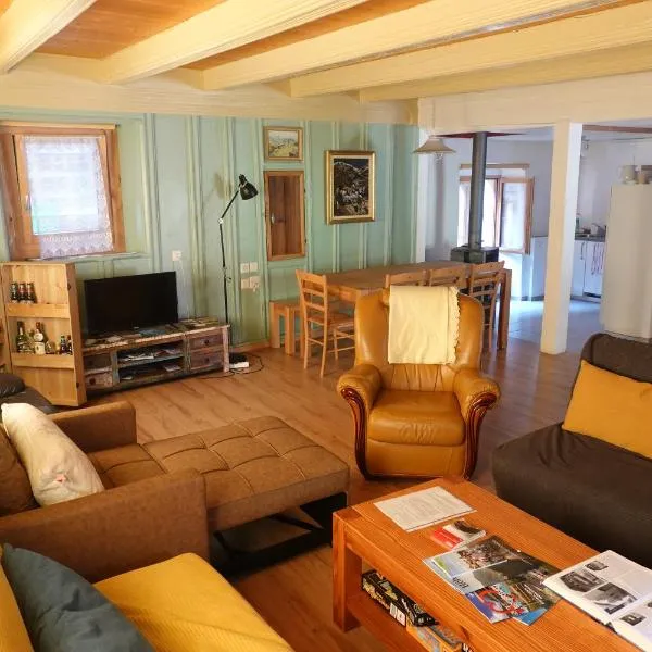 Historische Maisonettewohnung bis 10 Gäste, Magic Pass Belalp, Rosswald und mehr，位于纳特斯的酒店