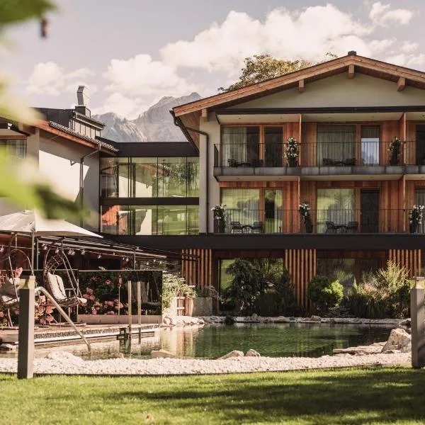 Wellness und Brunch Hotel MorgenZeit beheizter Naturteich Genuss Frühstück bis 13 Uhr Hochkönig Sommercard，位于玛丽亚阿尔姆的酒店