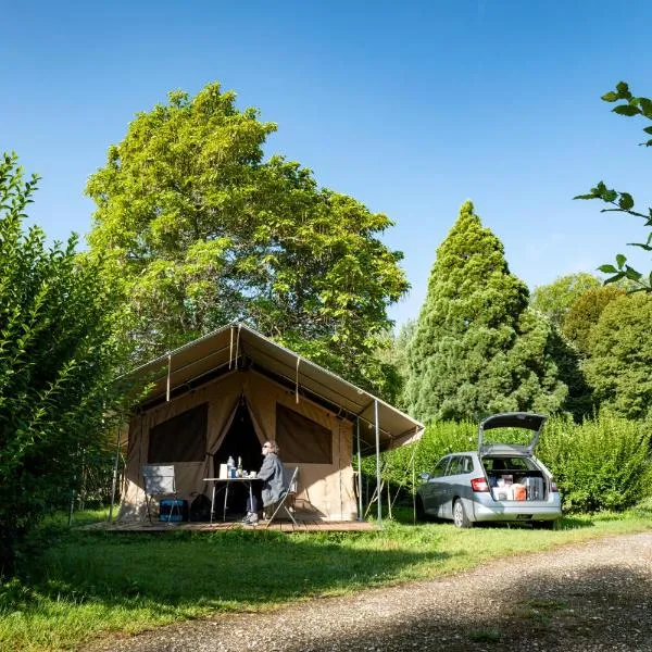 Camping Onlycamp Les Berges de l'Yonne,位于Coulanges-sur-Yonne的酒店