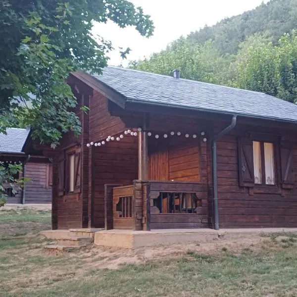 Hotel, Bungalows y Camping Viu,位于Víu的酒店