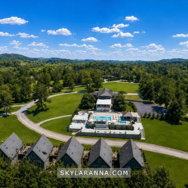 SKYLARANNA Resort & SPA,位于亨德森维尔的酒店