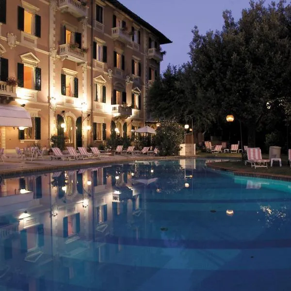 贝拉维斯塔宫殿及高尔夫大酒店，位于Momigno的酒店