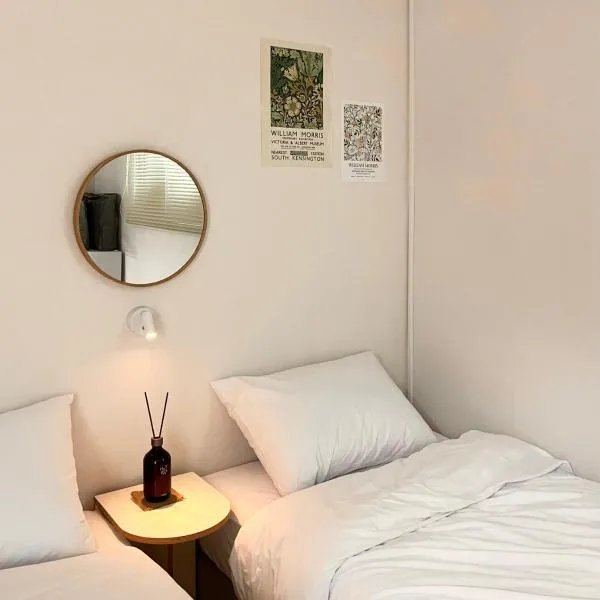 Yellow stay,位于富川市的酒店