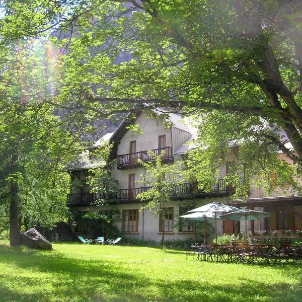 黛勒夫瓦德别墅酒店​​，位于Le Poët的酒店