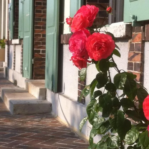 Hotel Les Aubépines，位于Mézières-au-Perche的酒店