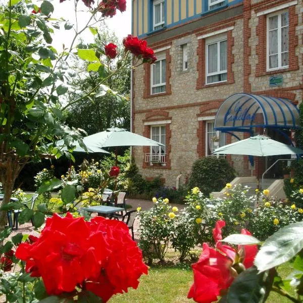 布里特茶花酒店，位于La Chapelle d'Audaine的酒店