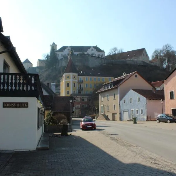 Gasthaus Schlossblick，位于Langenaltheim的酒店