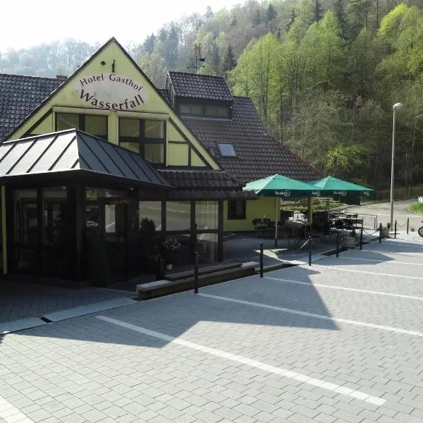 Hotel zum Wasserfall Garni，位于内卡河畔苏尔茨的酒店