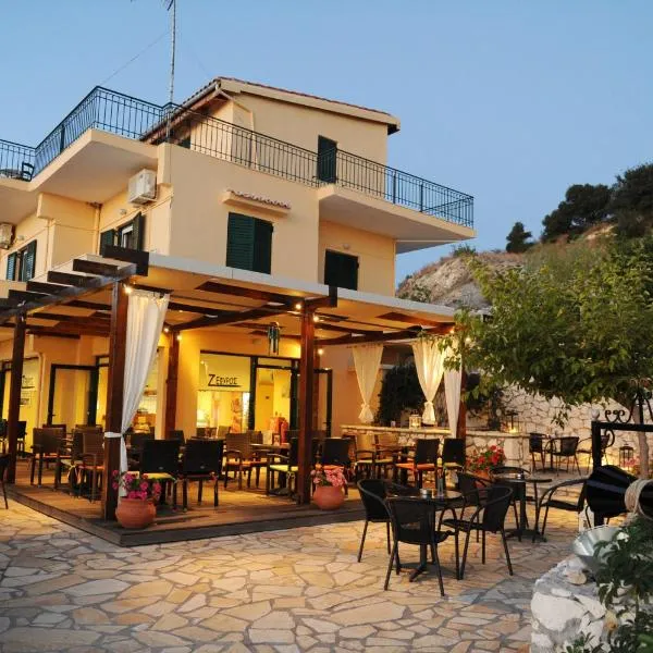 Zephyros Rooms And Apartments，位于Alexandros的酒店