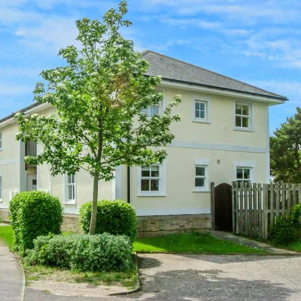 17 Britten Close - Aldeburgh Coastal Cottages，位于奥尔德堡的酒店