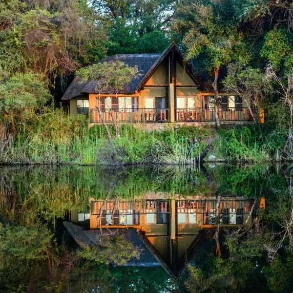 Gondwana Namushasha River Lodge，位于Luzibalule的酒店