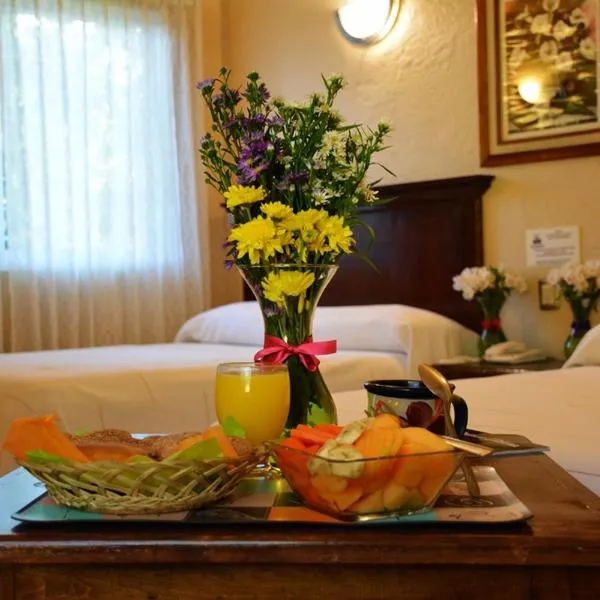 Hotel La Hacienda,位于图斯特拉古铁雷斯的酒店