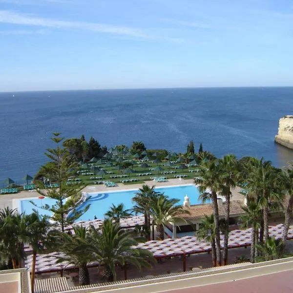 佩斯塔纳维京海滩Spa度假酒店，位于Malhão的酒店