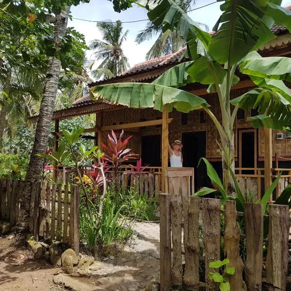 红岛简易别墅旅馆，位于Pasanggaran的酒店