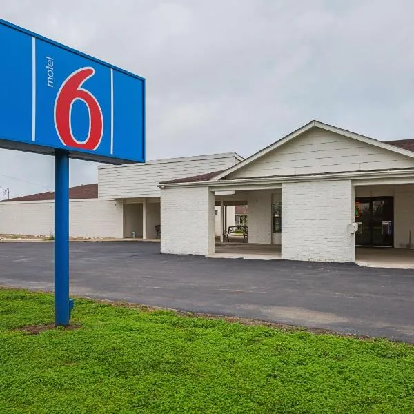麦迪逊维尔6号酒店，位于Madisonville的酒店