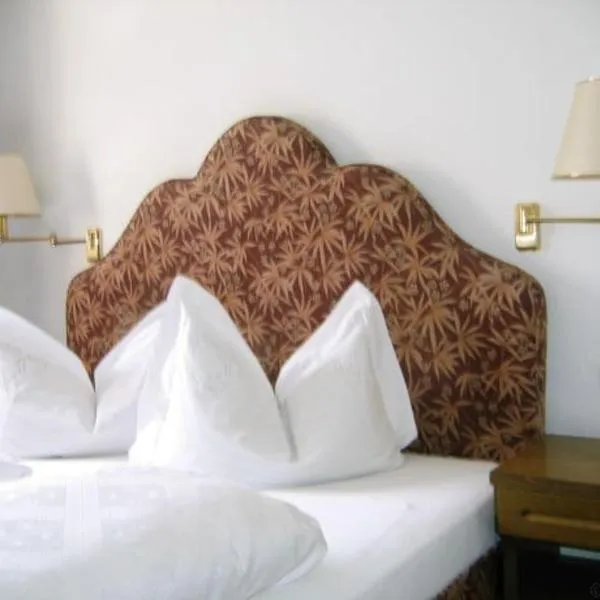 恩特拉奇特酒店，位于多贝尔的酒店