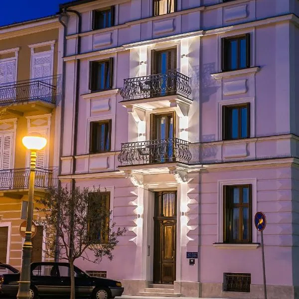 卡斯特罗别墅公寓酒店，位于茨里克韦尼察的酒店