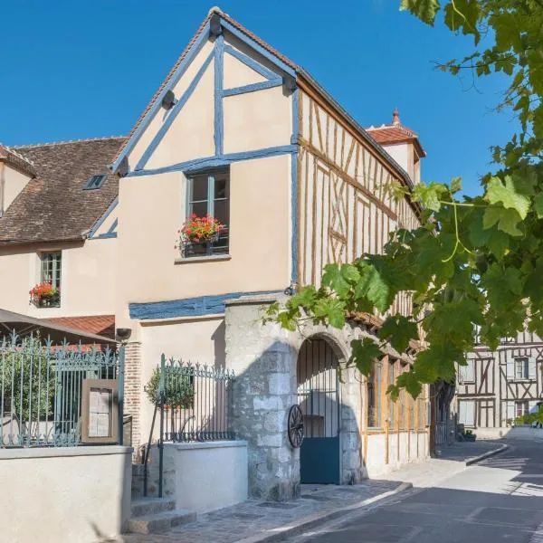 Hôtel Aux Vieux Remparts, The Originals Relais，位于Bescherelles的酒店