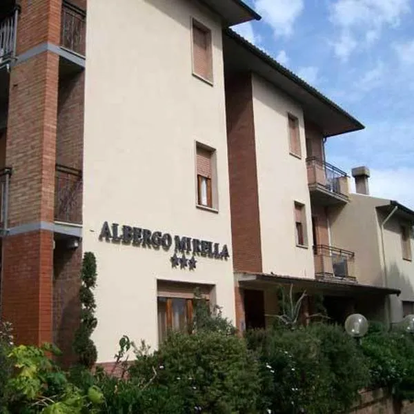 Hotel Mirella，位于卡斯蒂里昂纳·德拉佩的酒店