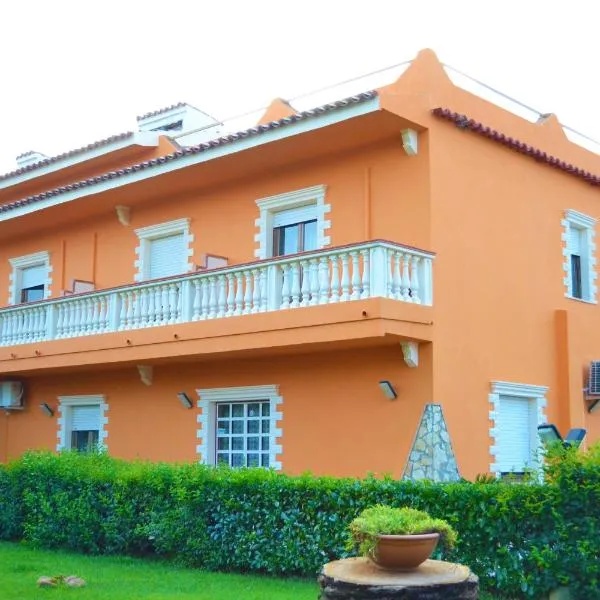 舟尼卡海岸酒店，位于塞利亚马里纳的酒店