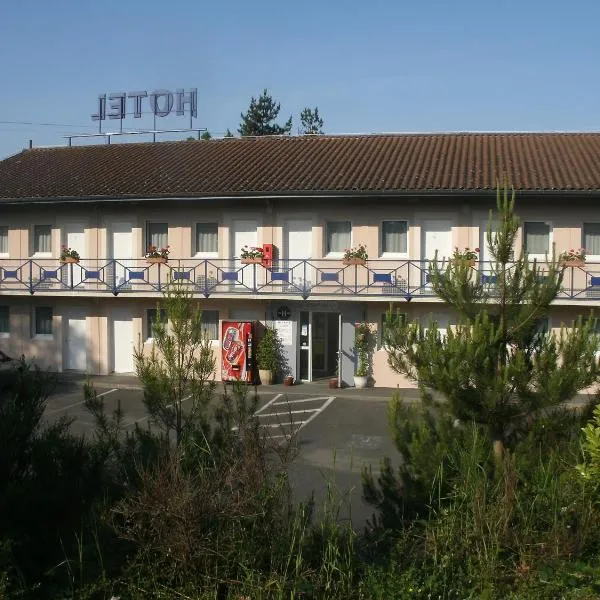 里弗酒店，位于Salles-Courbatiès的酒店