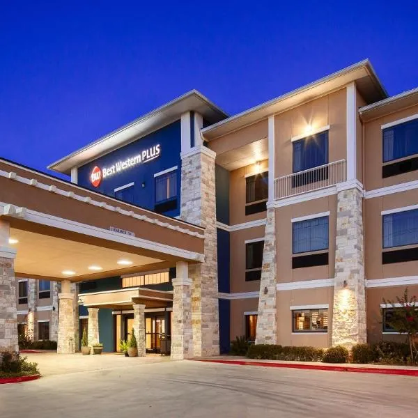 莱特尔贝斯特韦斯特优质酒店和套房，位于Atascosa的酒店