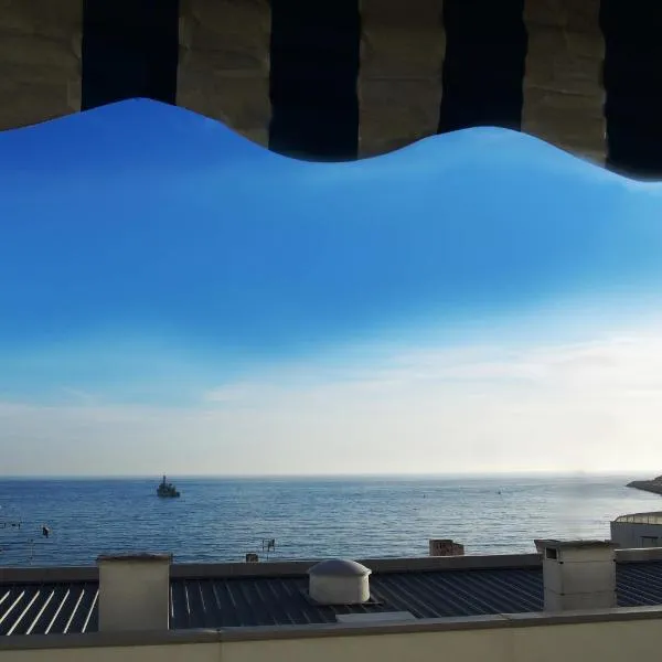 Beachside Sunny Balcony by TimelyStay，位于塞辛布拉的酒店