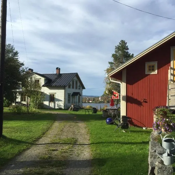 Höglunda Gård B&B Lantgård，位于Svenstavik的酒店