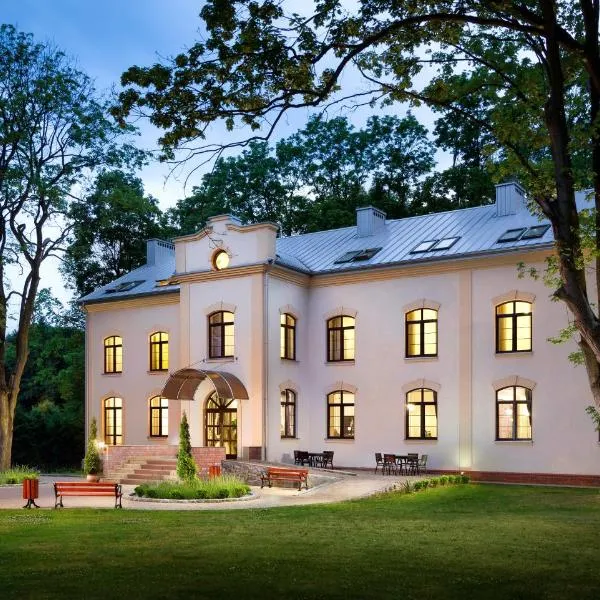 莫德林宫酒店，位于Trębki的酒店