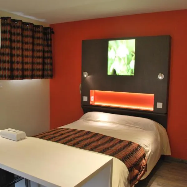 Logis Hôtel & Restaurant Les Perce-Neige，位于Bonnétage的酒店