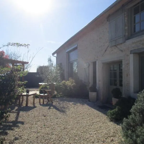 la grange aux hirondelles，位于Augy-sur-Aubois的酒店