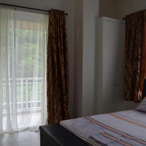 鹦鹉嘴公寓，位于Papaya的酒店