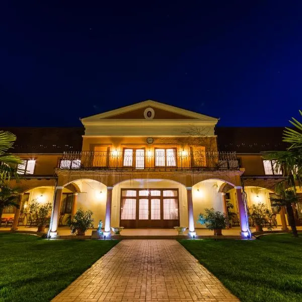 Vinum Hotel，位于小克勒什的酒店