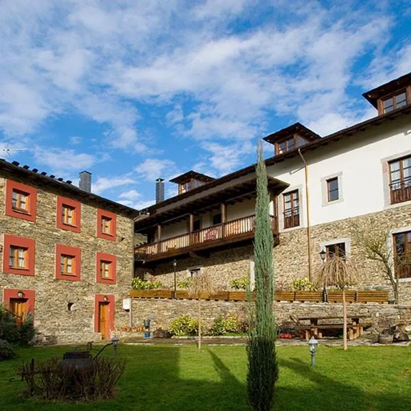 Hotel y apartamentos rurales L'Anceo，位于Monasterio De Hermo的酒店