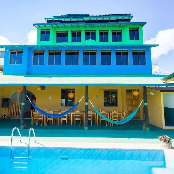 加拉帕戈斯佛得角阿祖尔酒店，位于Bahía de la Academia的酒店