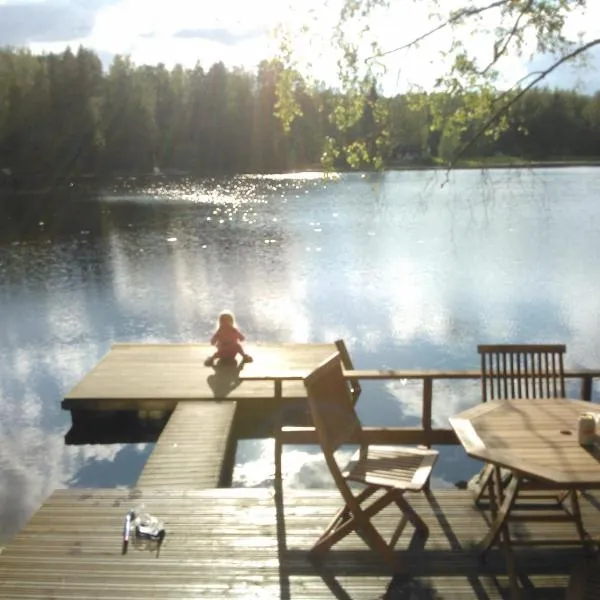 Lohja Chalet at Lake Enäjärvi，位于Karjalohja的酒店