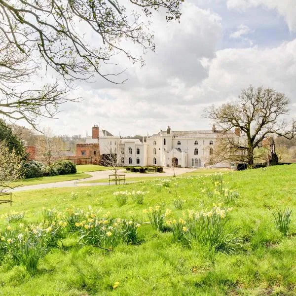 The North Wing - Combermere Abbey，位于惠特彻奇的酒店