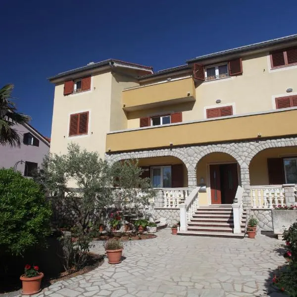 Cres Sučić Apartments，位于茨雷斯的酒店