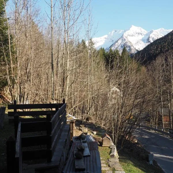 monolocale in villa，位于马库尼亚加的酒店