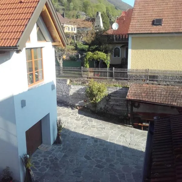 Gästehaus Schütz，位于斯皮茨的酒店