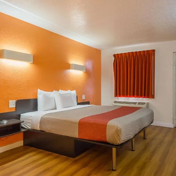 Motel 6-Garland, TX - Northeast Dallas，位于加兰的酒店