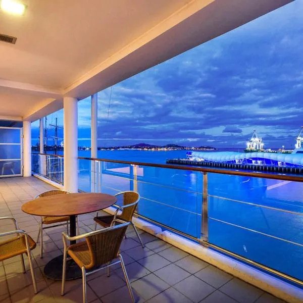QV Stays Absolute Waterfront Stunner，位于奥克兰的酒店