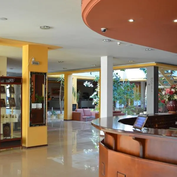 班基雅宫酒店，位于Divotino的酒店