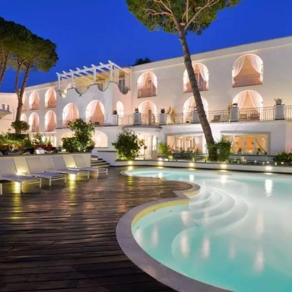La Pineta Hotel Beach & Spa，位于Sessa Cilento的酒店